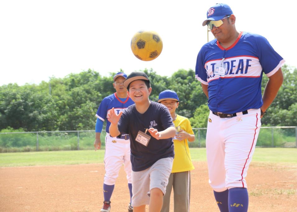 感謝無私又帥到翻的教練團~~(標題圖檔)